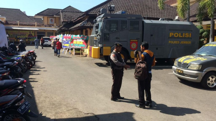Polisi dan Warga Jember Intensifkan Pengamanan Lingkungan
