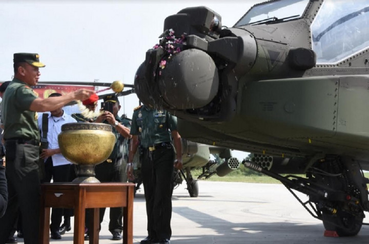 Menhan Serahkan Delapan Apache ke Skuadron II/Serbu Semarang