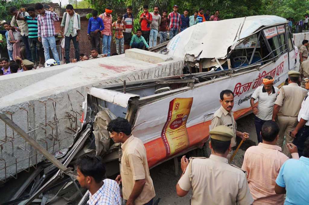 Jembatan Layang di India Runtuh, 18 Tewas