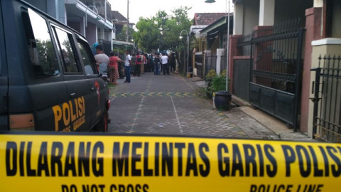 Tim Densus 88 Antiteror menggeledah rumah terduga teroris