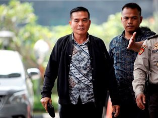 Bupati Bengkulu Selatan & Istri jadi Tersangka Suap