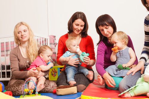 Kapan Boleh Menjenguk Teman yang Baru Melahirkan?