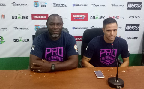 Pelatih Barito Putera, Jacksen F Thiago dan pemain Barito