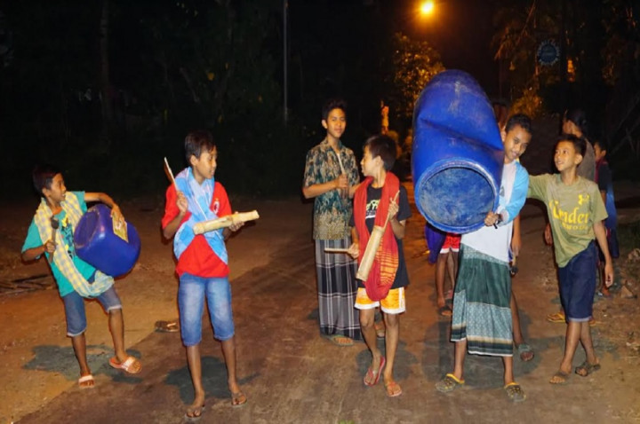 Thethek, Tradisi Bangunkan Orang Makan Sahur di Jepara