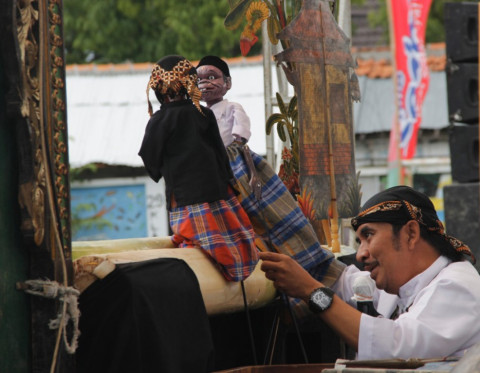 Almarhum Enthus Susmono saat mendalang. (MI/Supardji Rasban)