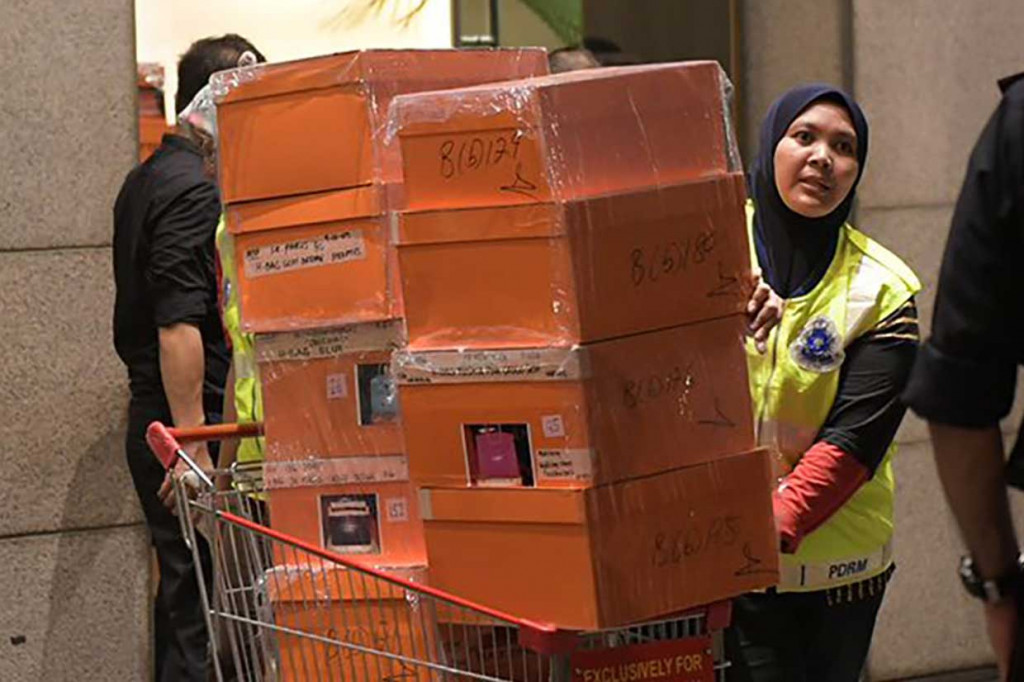 Puluhan Tas dan Ratusan Kotak Disita dari Kediaman Najib