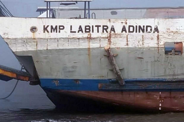 Muatan Kapal Terbakar Belum Dievakuasi