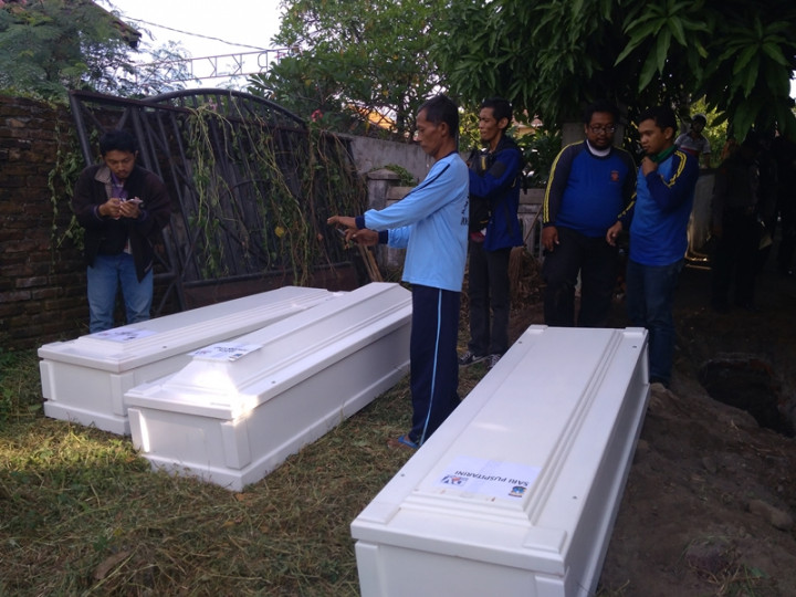 Tiga Jenazah Korban Ledakan Rusunawa Sidoarjo Dimakamkan