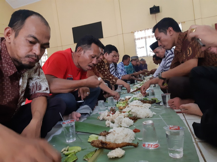 Mengawal Surga Keluarga Radikal