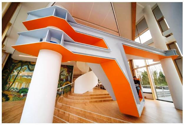 Co-working space 'egois' terinspirasi McLaren