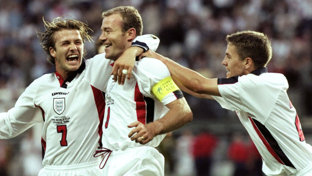 Beckham (kiri), Shearer (tengah), dan Owen (kanan) saat Inggris bersua Argentina di Piala Dunia 1998. (Foto: Getty Images)