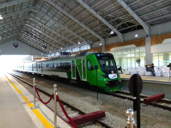 Presiden Resmikan Kereta Bandara Minangkabau Ekspres