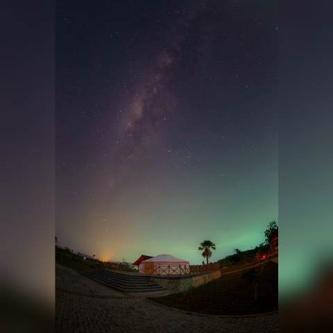 Melihat Fenomena Milky Way di Tanjung Lesung