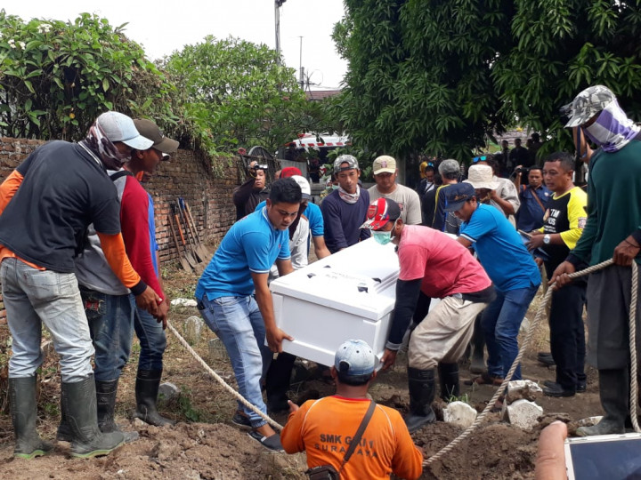 Empat Terduga Teroris Dimakamkan di Sidoarjo