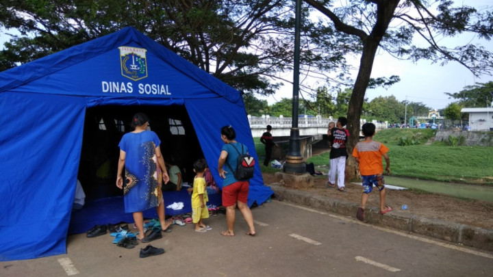 Ratusan Korban Kebakaran Pondok Bambu Mengungsi