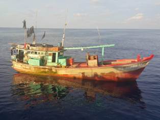 Diduga <i>Illegal Fishing</i>, Bakamla Tangkap Dua Kapal Vietnam