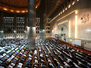 Ikuti Saran Ulama, Pemprov DKI Batalkan Tarawih Akbar di Monas