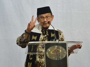 BJ Habibie: Reformasi tak Berhenti Sampai Mati