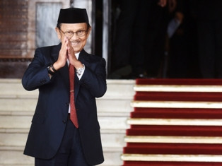 BJ Habibie Bicara Tantangan Reformasi