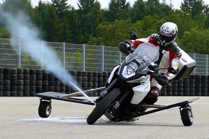 Bosch Riset Teknologi Ban Depan Anti Selip