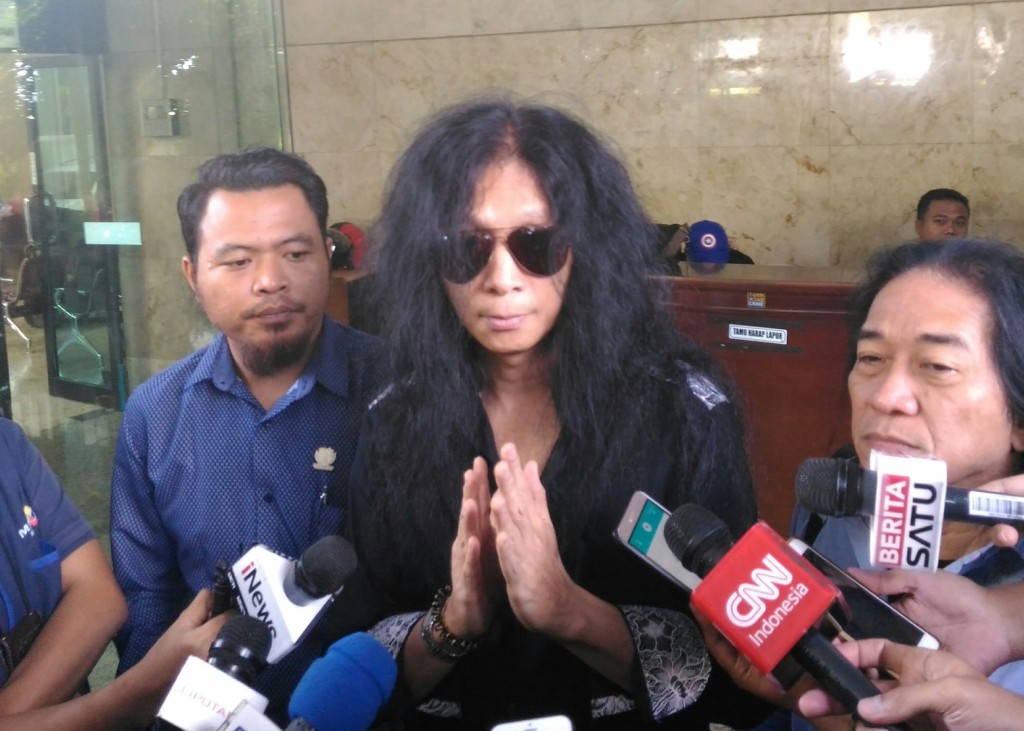 Mantan Gitaris Boomerang John Paul Ivan melaporkan hoaks yang menyebut dirinya sebagai pencipta lagu #2019GantiPresiden. Foto: Medcom.id/Ilham Wibowo.