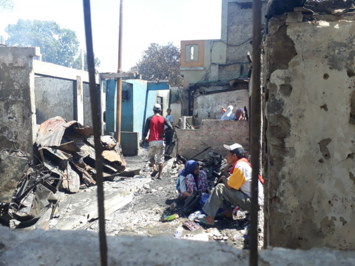 Saat Api Melahap Rumah di Cipinang Muara