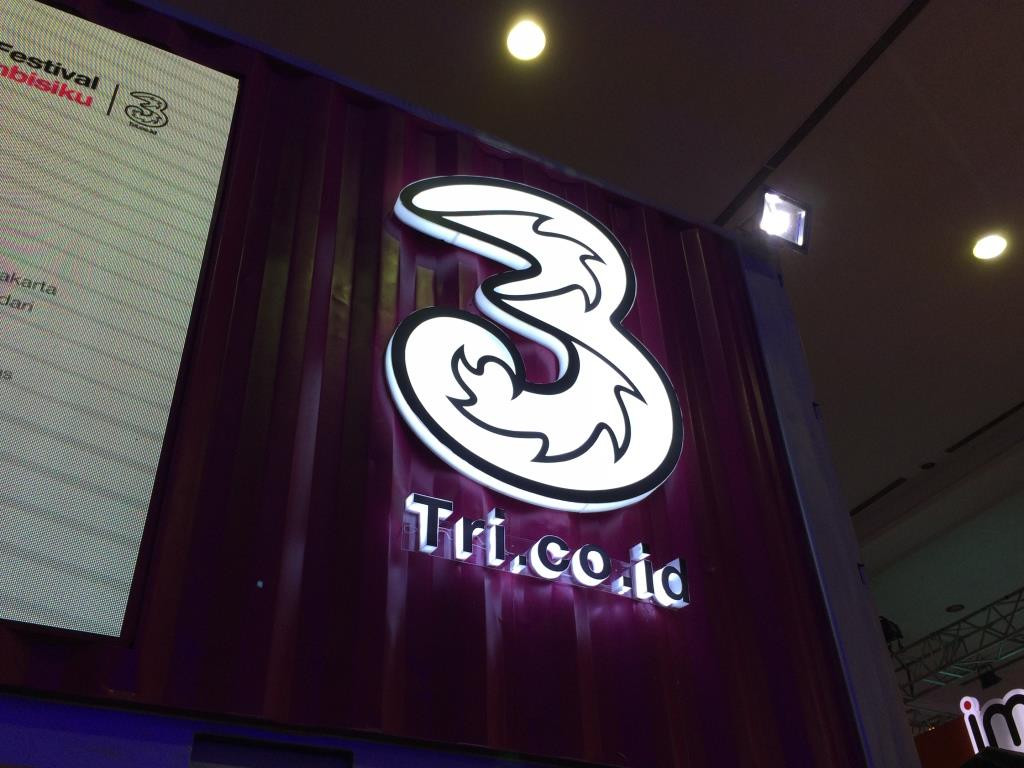 Operator telekomunikasi Tri.