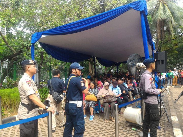 Penukaran Uang di Monas Diserbu Warga