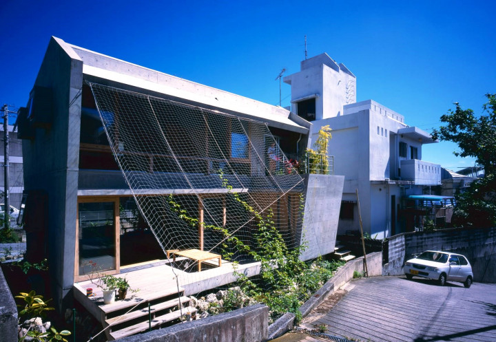 Minimalis, tapi anti badai