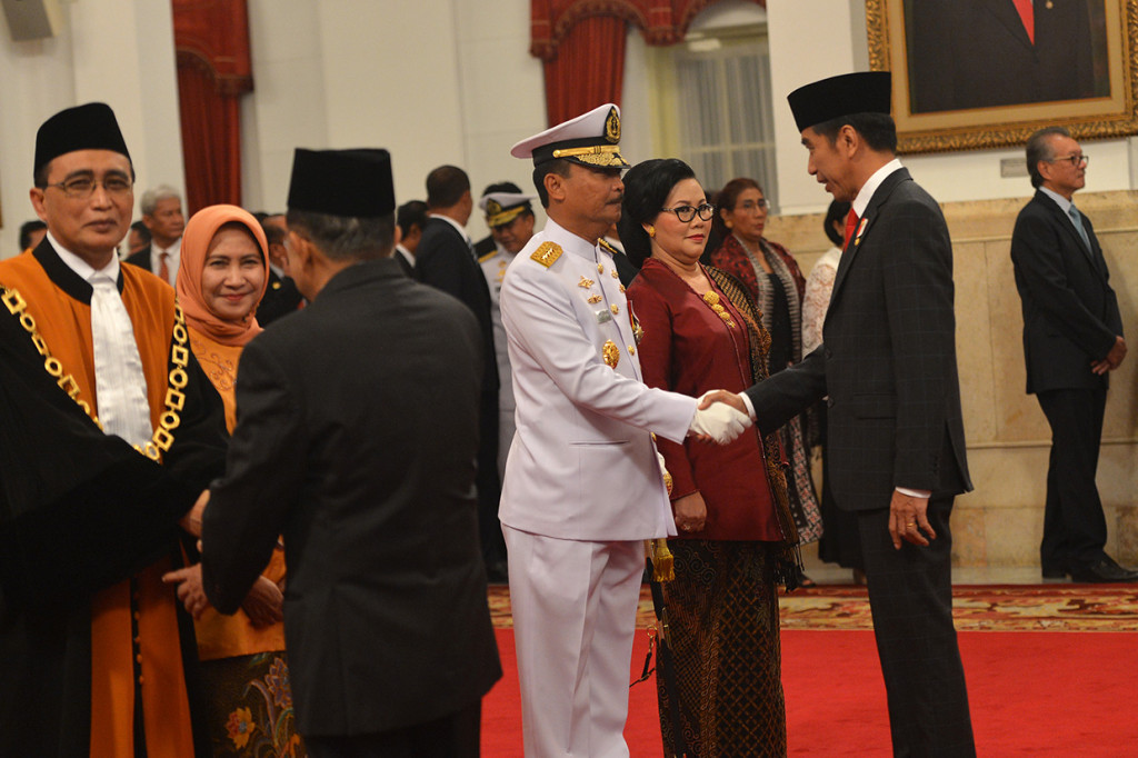 Jokowi Lantik Wakil Ketua MA dan KSAL Baru