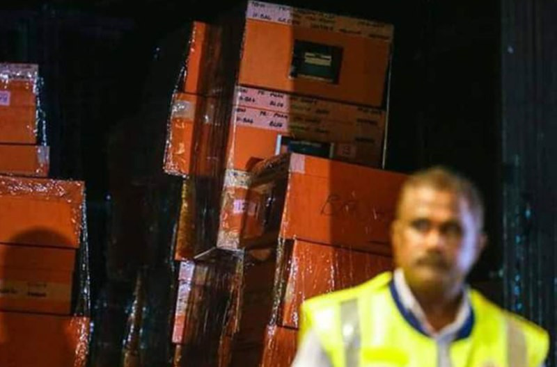 Kotak yang berisi benda berharga milik mantan PM Malaysia Najib Razak (Foto: Malaysia Kini).