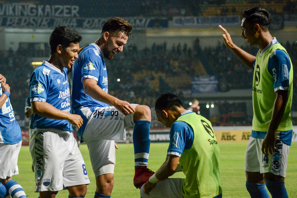 Persib Bungkam PSM 3-0