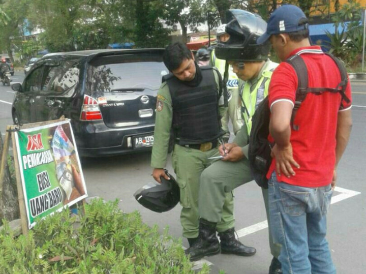Jasa Tukar Uang di Pinggir Jalan Bakal Ditindak