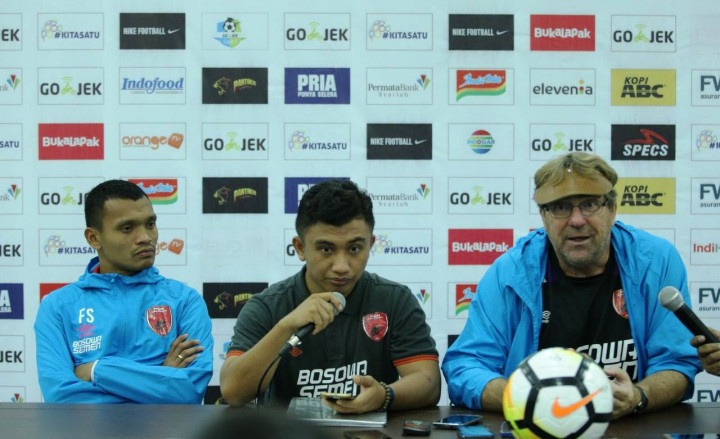 Pelatih PSM Akui Persib Lebih Agresif