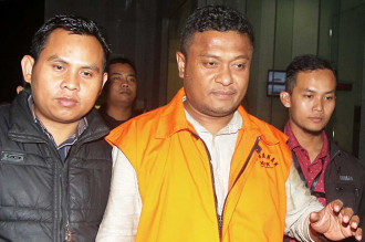 Bupati Buton Selatan Ditahan KPK