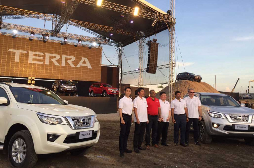 Presiden Direktur Nissan Indonesia, Eiici Koito (kiri) hadir dalam peluncuran Terra di Filipina, Indonesia pun akan menyusul meluncurkan mobil ini. NMI