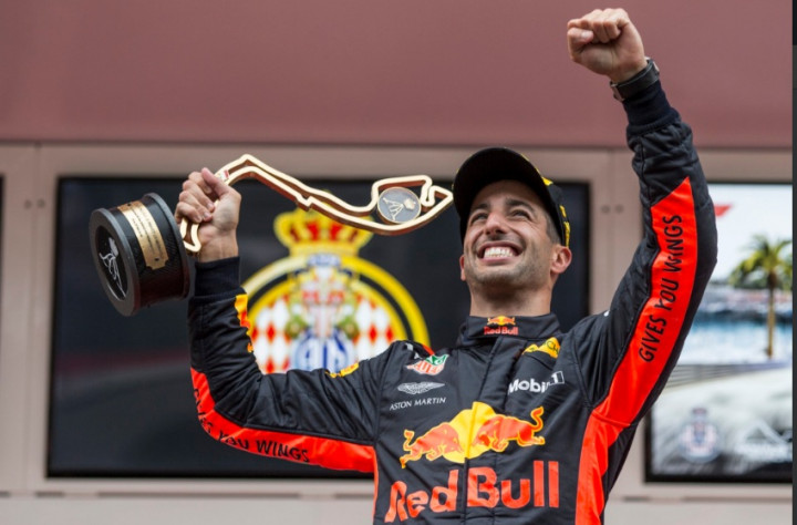 Prediksi Hamilton tentang Masa Depan Ricciardo di Red Bull