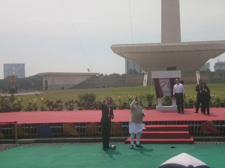 Jokowi dan PM India Main Layang-Layang di Monas
