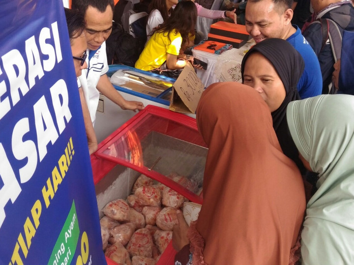 Ayam Beku Stok Pemkot Bandung Mulai Dijual