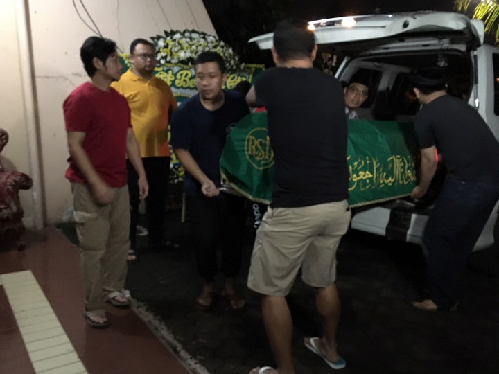 Jenazah Dawam Tiba di Rumah Duka