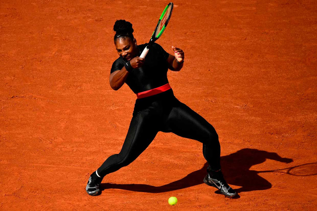 Gaya Superhero Serena Williams di Rolland Garos