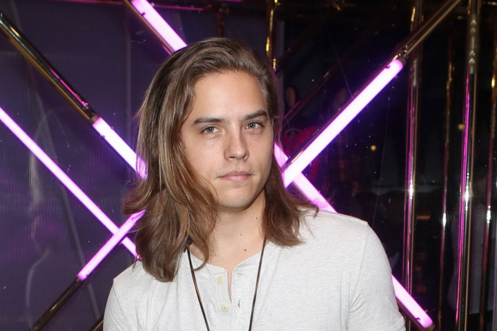 Dylan Sprouse Bermain di Film Mandarin