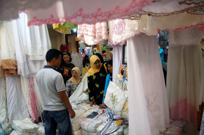 Pedagang Pakaian Mulai Kebanjiran Pelanggan Jelang Lebaran