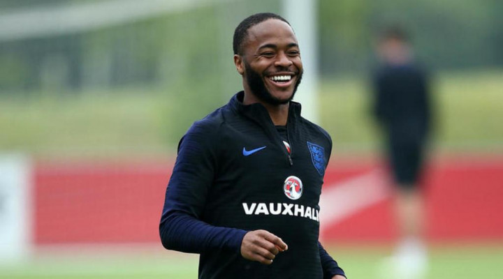 Sterling Buat Ulah, Terlambat Gabung Latihan Inggris