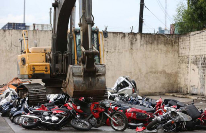 Ratusan Vespa Selundupan Dihancurkan Bea Cukai Filipina