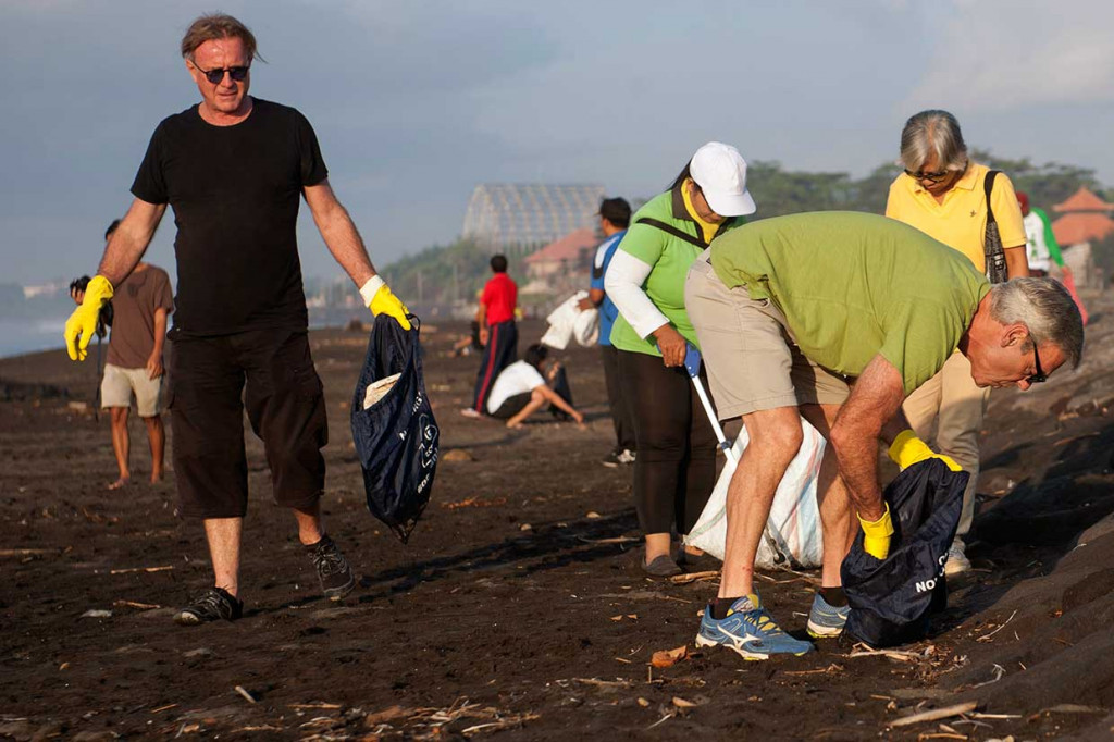 Konjen Australia Prakarsai Gerakan Kebersihan Pantai Bali-NTB