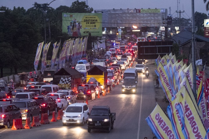 Cegah Macet, Kendaraan Keluar-Masuk <i>Rest Area</i> Diatur