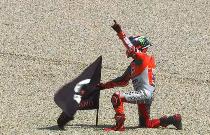 Marquez Terjatuh, Lorenzo Berjaya di MotoGP Italia