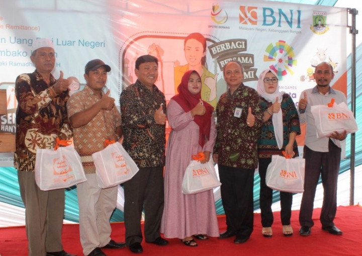 BP3TKI Serang dan BNI Gelar Pasar Murah Berbagi Bersama PMI