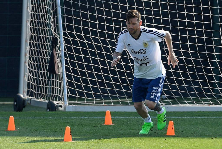 Ketua Federasi Sepak Bola Palestina: Bakar Foto Lionel Messi